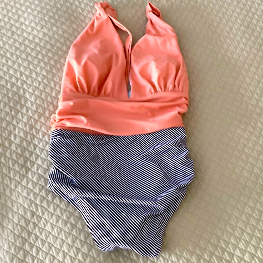 Women’s bathing suit